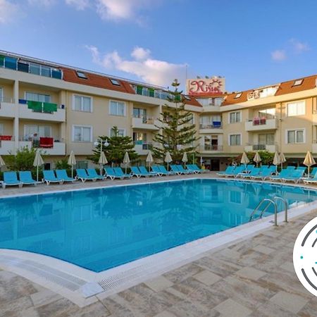 Risus Hotel Side Exterior photo