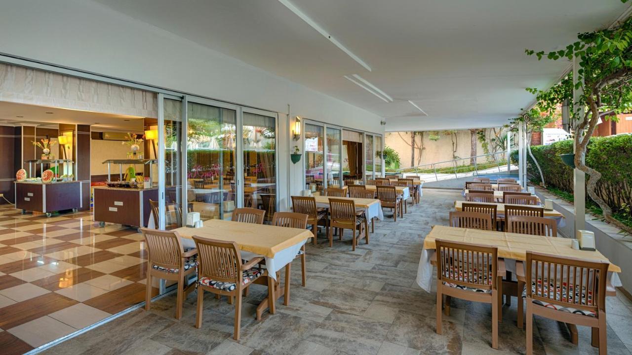 Risus Hotel Side Exterior photo