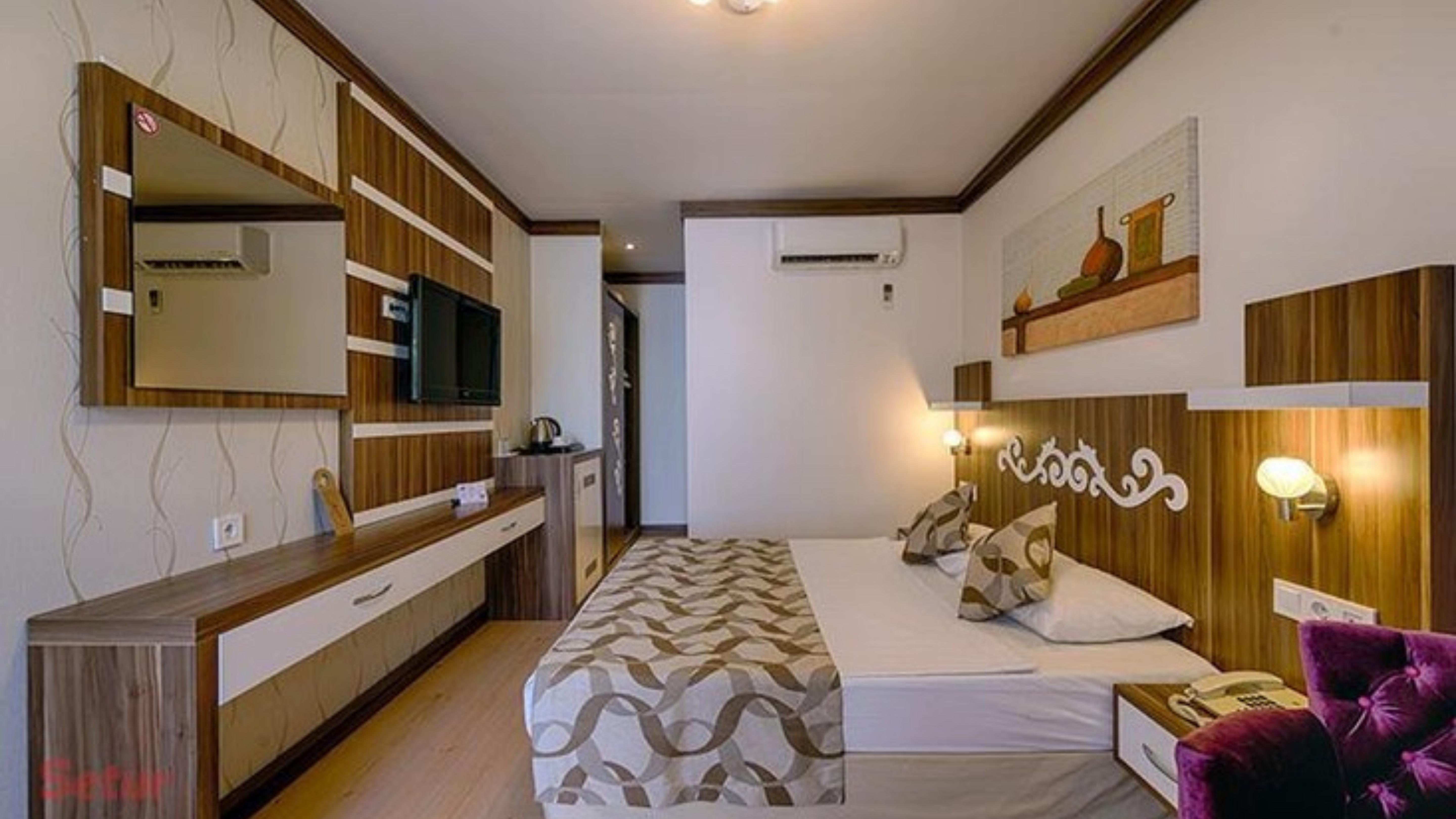 Risus Hotel Side Exterior photo